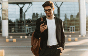 How to Keep in Touch With Your Team While Travelling
